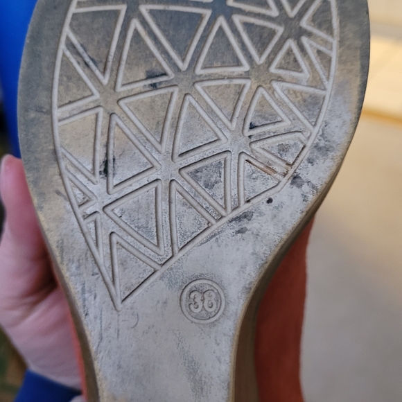 Size 38 - orangey suede wedges - Picture 5 of 6